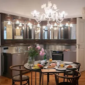 king-charles-apartment.praguehotelsweb.com/